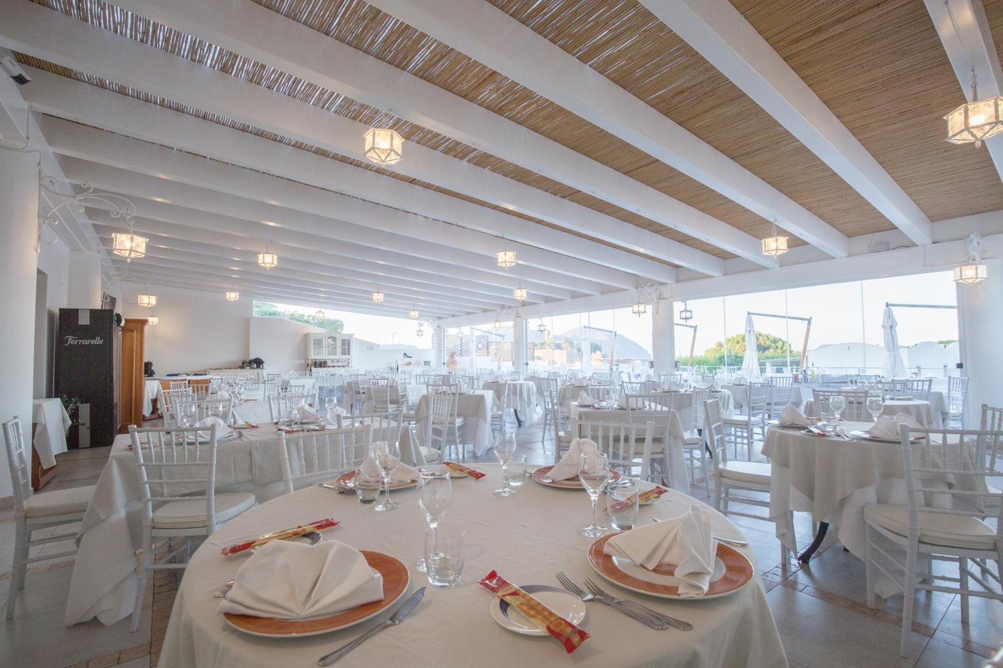 Hotel Tritone Lipari Экстерьер фото